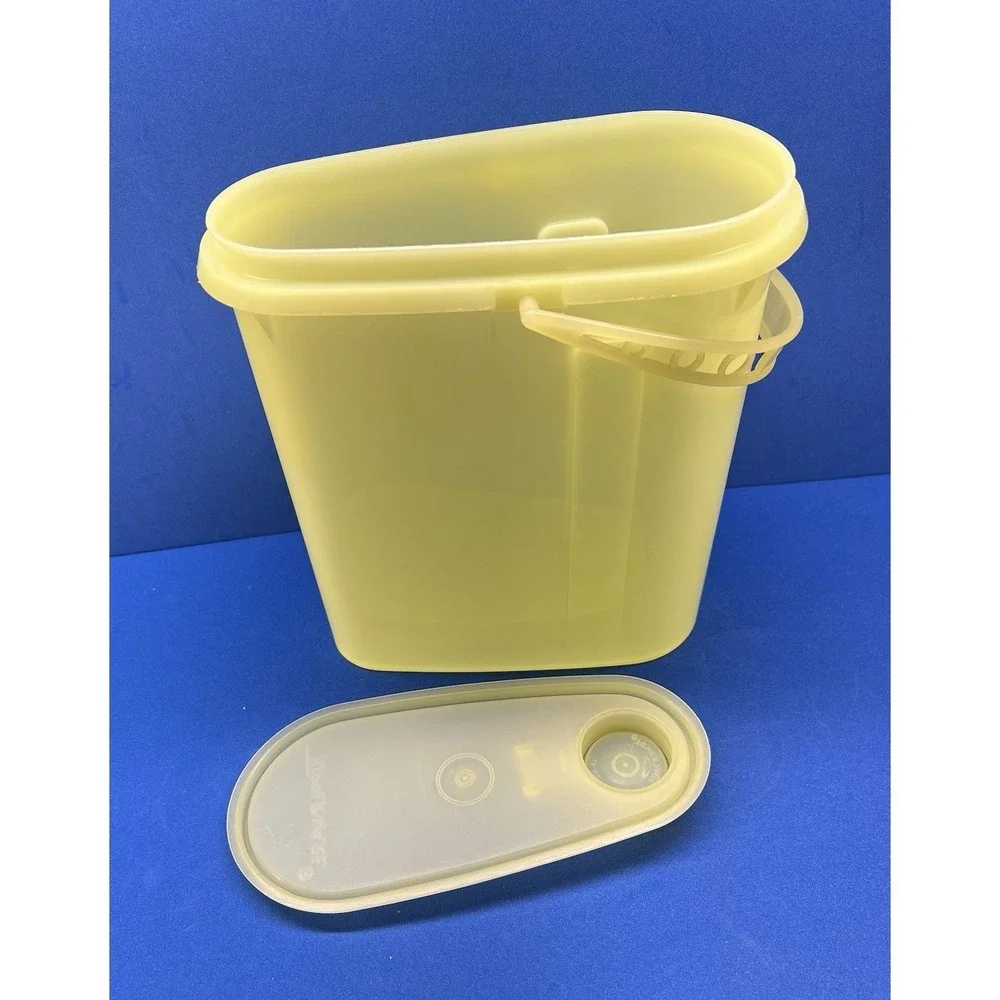 Vintage Tupperware Yellow‎ Store N Pour 32oz Pourable Container Lid Pitcher